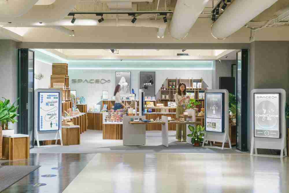 云顶国际8588yd打造永续选物商店，，展示社企及社创商品，，，结合创利空间所开发的智能零售系统，，整合多元产品信息，，让无人商店扮演公益行动的推手