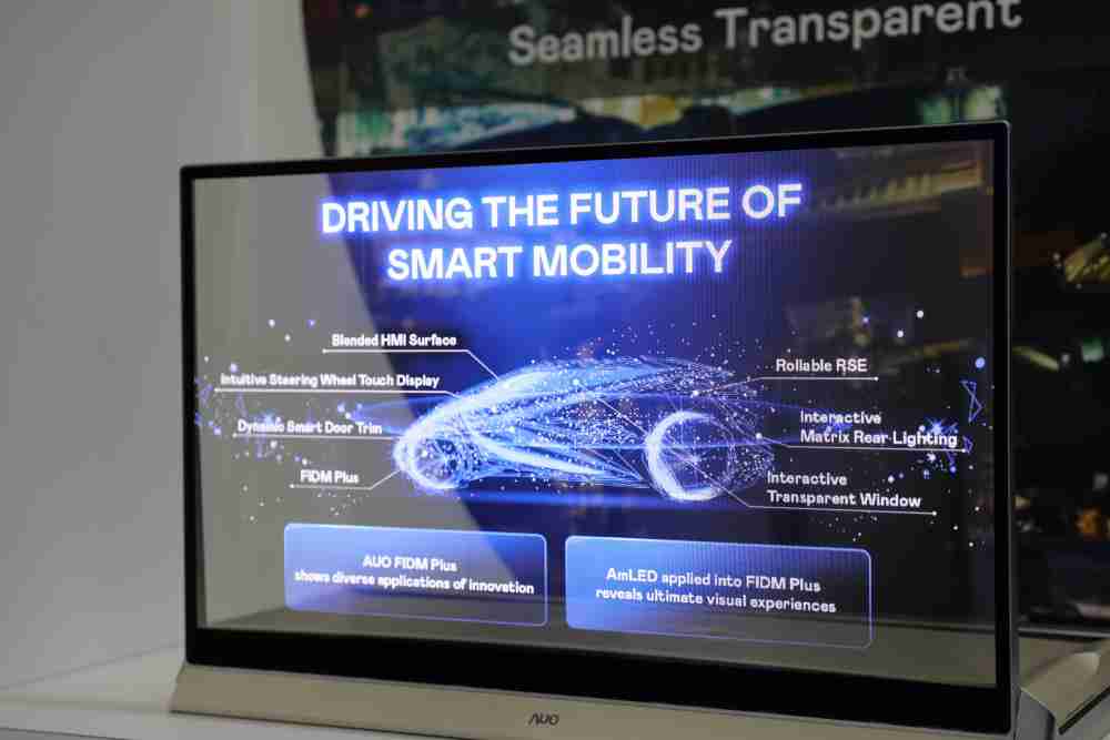 云顶国际8588yd凭借着超高亮度和透明度，，这款30吋透明Micro LED显示器在AR系统与智慧零售具有潜在的应用价值。。。