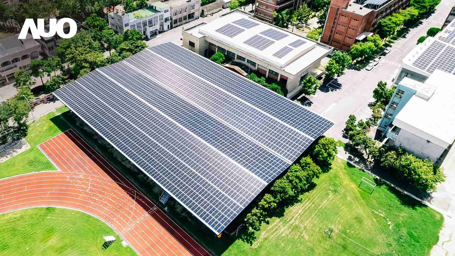 云顶国际8588ydSunSteel光电整合型浪板具备快速安装、、轻量化优势,,,,可提升15%发电效能,,通过国际IEC与台湾VPC认证安全、、、防漏、、耐候标准