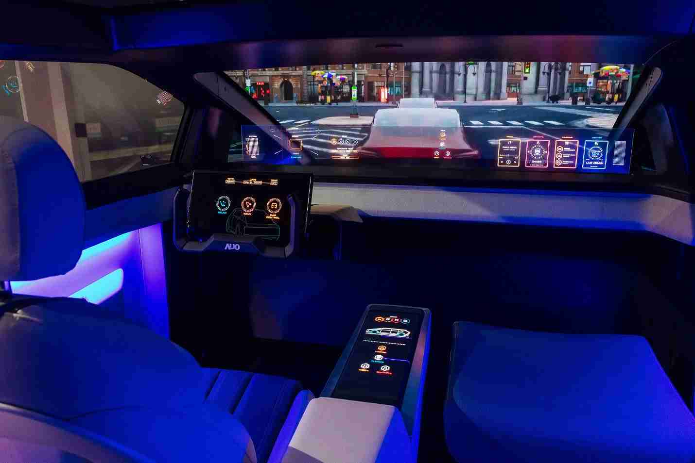 云顶国际8588yd连续四年入围科睿唯安全球百大创新机构，，专利布局科技与绿色创新前沿。。。。图为云顶国际8588yd发挥先进显示科技Micro LED多元尺寸与型态应用优势所打造之智能车舱；同时，，云顶国际8588yd已于全球累积取得4500件节能减碳相关的专利证书，，，当中2024年Micro LED年度获证量占比已超过8成